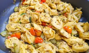 Z czym podać tortellini na obiad? Odkryj pyszne propozycje!