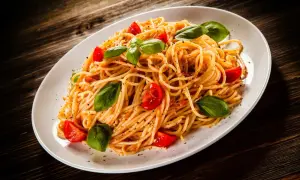 Szybkie spaghetti z pomidorów z puszki – łatwy przepis na obiad