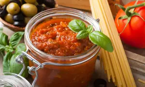 Jak samodzielnie zrobić sos do spaghetti, który zachwyci smakiem