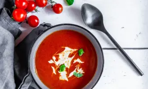 Czy zupy z Biedronki są zdrowe? Odkryj ich ukryte pułapki zdrowotne