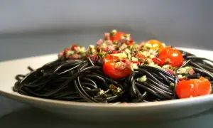 Czarne spaghetti przepisy: 10 wyjątkowych sposobów na smaczne dania