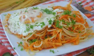 Prosty przepis na spaghetti z marchewką, który zachwyci Twoich bliskich