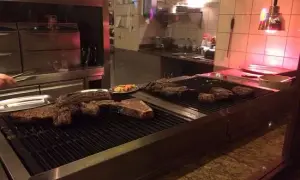 Grill Royal Berlin – eleganckie steki i niezapomniane widoki