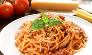 Jak podawać spaghetti, aby zachwycić gości i uniknąć faux pas