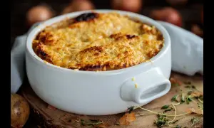 Jak zrobić zupę cebulową, aby zachwycić smakiem i aromatem