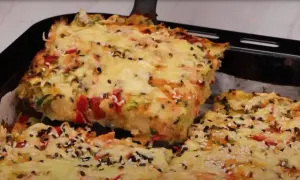 Zapiekanka warzywna z serem i sezamem, idealna na dania na Wielki Piątek. Pyszne i zdrowe!