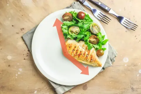 Co w sobote na obiad? Grillowana pierś z kurczaka z rukolą i pomidorkami, a może coś innego? Czas na decyzję!