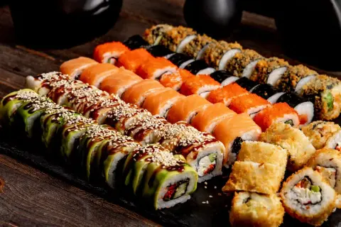 Jakie sushi na pierwszy raz? Przewodnik dla osób, które dopiero zaczynają przygodę z kuchnią japońską