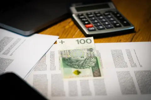 Za co i w jaki sposób można otrzymać wypłaty w Polsce?
