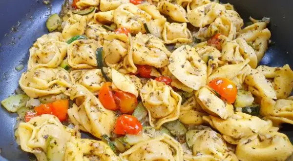 Z czym podać tortellini na obiad? Odkryj pyszne propozycje!