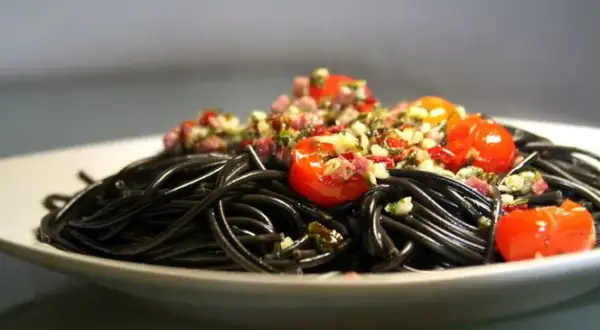 Czarne spaghetti przepisy: 10 wyjątkowych sposobów na smaczne dania