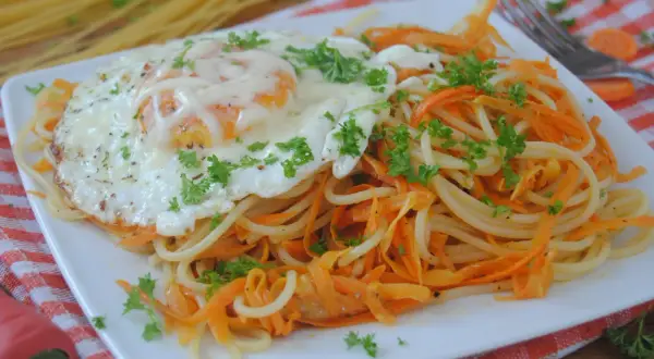 Prosty przepis na spaghetti z marchewką, który zachwyci Twoich bliskich