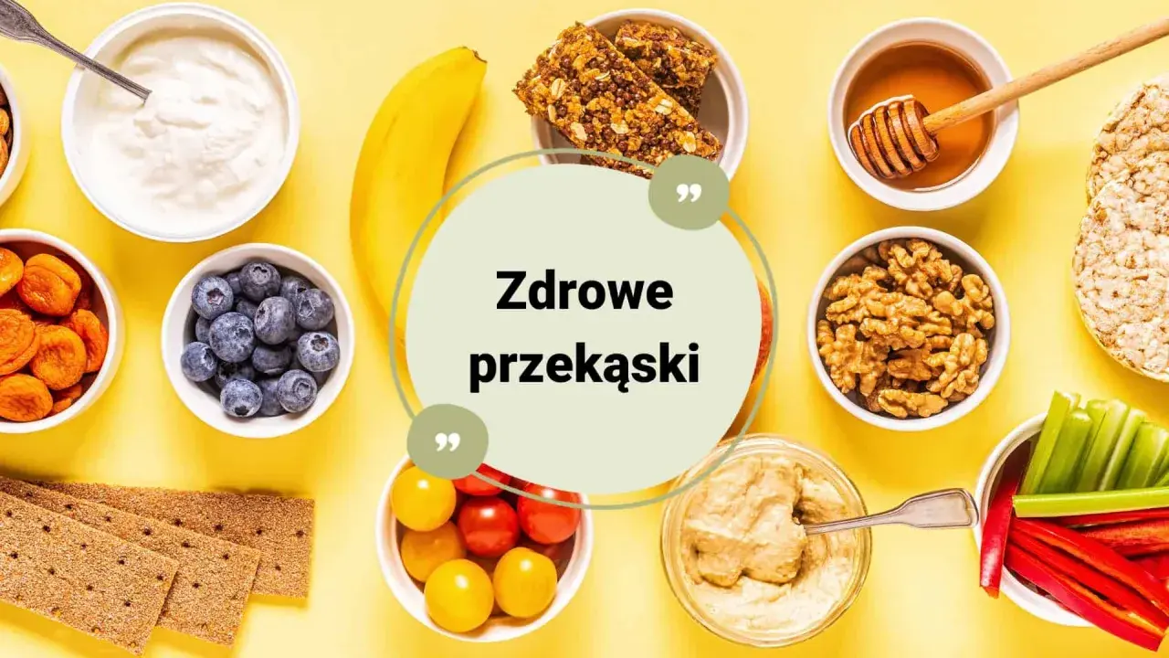 Zdrowe przekąski: jogurt, jagody, banan, batoniki musli, orzechy, miód, suszone morele, pomidorki, warzywa.