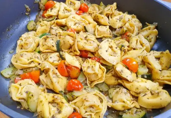 Z czym podać tortellini na obiad? Odkryj pyszne propozycje!