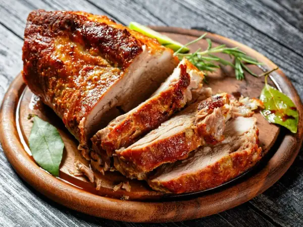 Soczysta polędwiczka wieprzowa, idealna na obiad. Ten przepis na polędwiczkę wieprzową zachwyci każdego.
